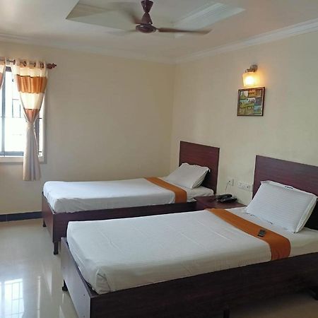 Sky Park Hotels Tiruppur Exterior foto