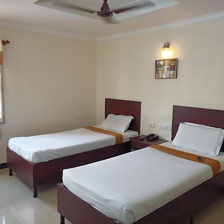 Sky Park Hotels Tiruppur Exterior foto