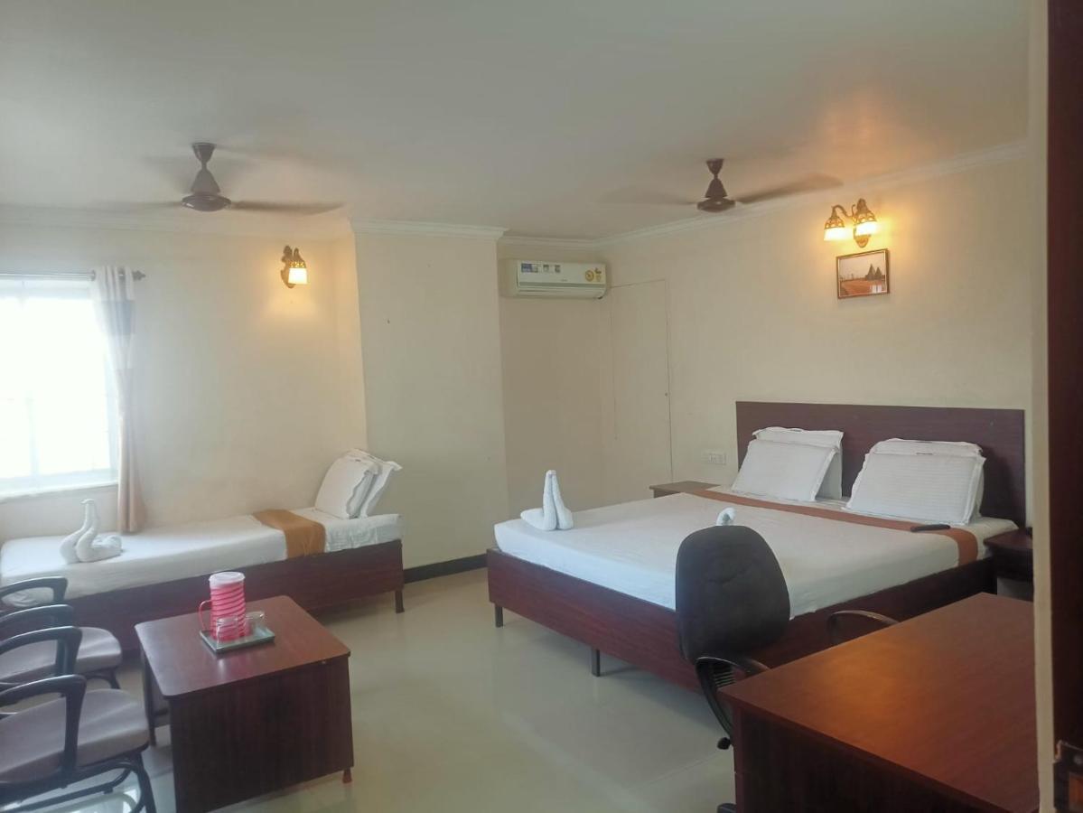 Sky Park Hotels Tiruppur Exterior foto