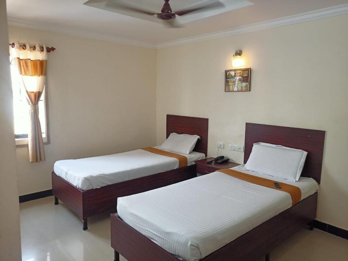 Sky Park Hotels Tiruppur Exterior foto